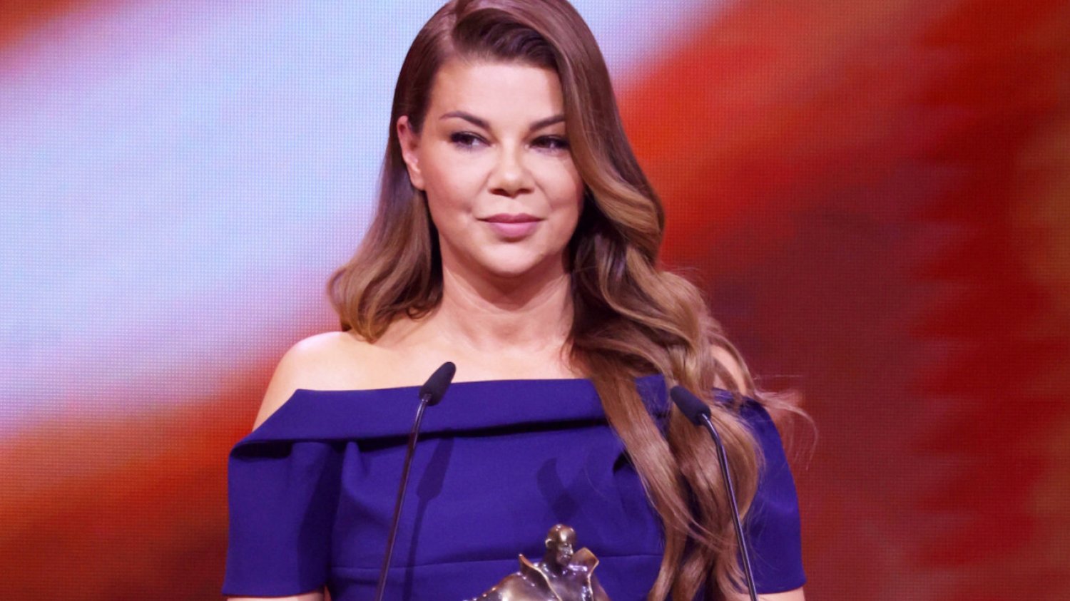 Edyta Górniak przestrzega fanów przed wodą w butelkach.