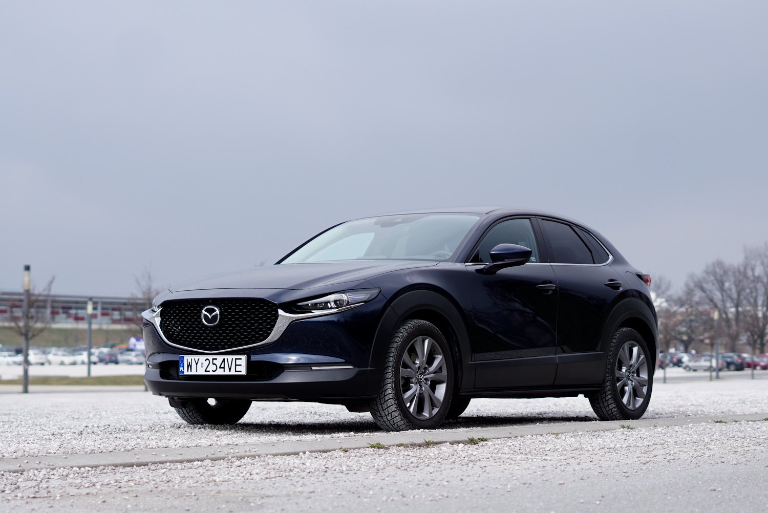 Mazda CX-30 Może być uznawana za auto z półki premium. Ma jednak parę oczywistych wad.