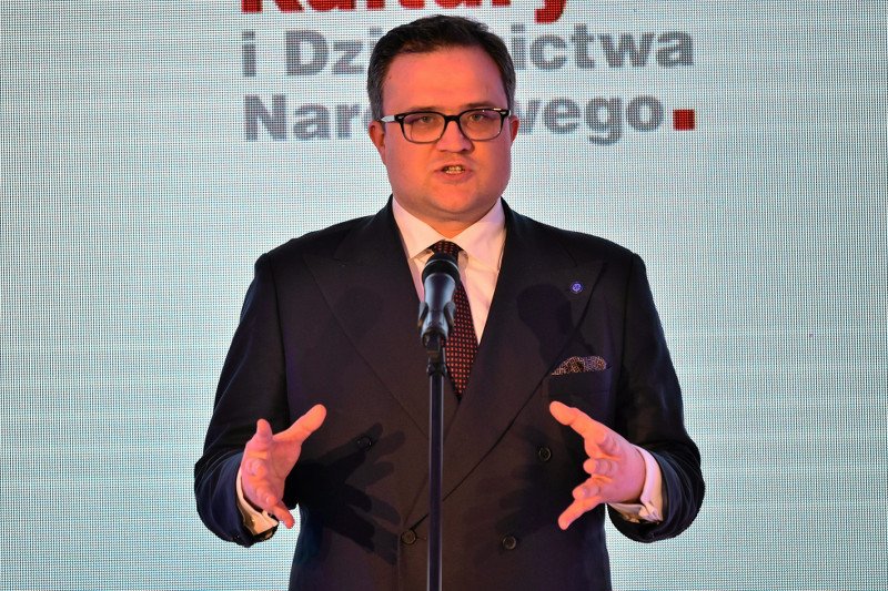 Michał Krupiński, prezes PZU spełniał życzenia władzy, a i tak go zdymisjonowali. Na fotografii w roli sponsora Biblioteki Narodowej.