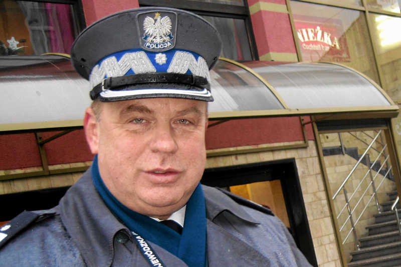 Nadinspektor Leszek Marzec odszedł na emeryturę i nie będzie pociągnięty do odpowiedzialności za taśmy, pokazujące brutalną rozmowę z podwładną.