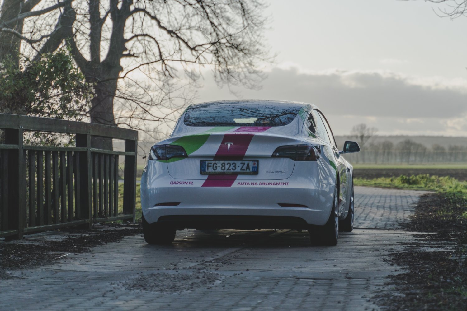 Tesla Model 3 to auto zaskakująco dobre. I inne od wszystkiego.