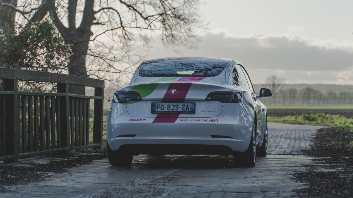 Tesla Model 3 to auto zaskakująco dobre. I inne od wszystkiego.