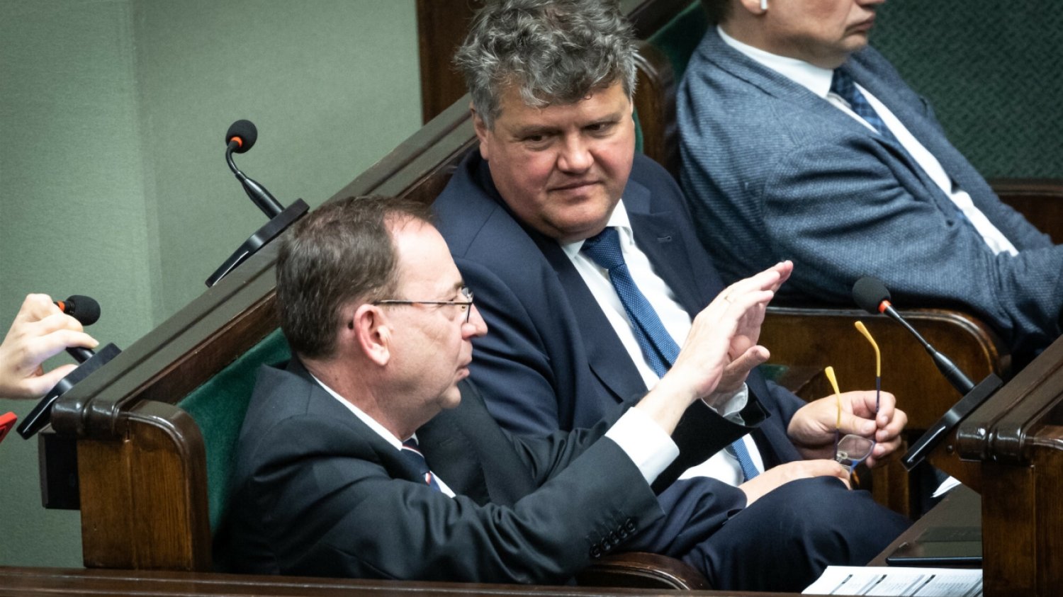 Byli posłowie Mariusz Kamiński i Maciej Wąsik w maju 2023 – wtedy jeszcze członkowie rządu PiS. W tle ówczesny minister sprawiedliwości - prokurator generalny Zbigniew Ziobro.