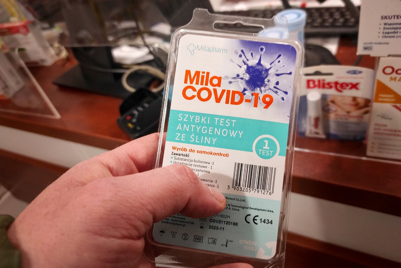Szybki test wykrywający zakażenie Covid-19. 27 stycznia wykonanie bezpłatnego testu antygenowego ma być możliwe w aptekach.
