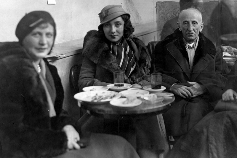 Bolesław Leśmian na zdjęciu z córką.