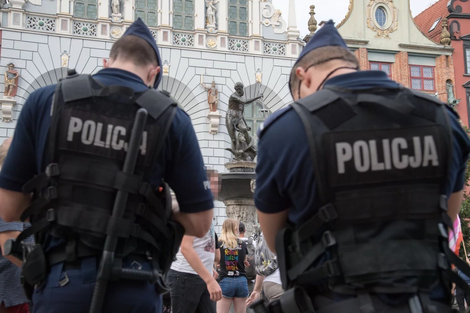 Policja nie prowadzi osobnych statystyk dotyczących przypadków obnażających się lub onanizujących publicznie mężczyzn Policja nie prowadzi osobnych statystyk dotyczących przypadków obnażających się lub onanizujących publicznie mężczyzn