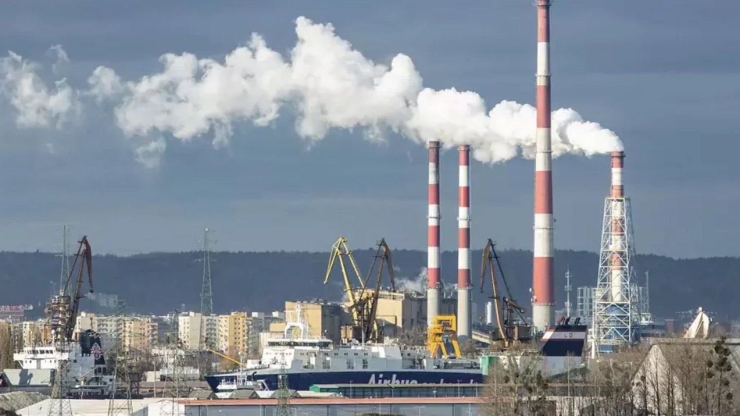 Potężna awaria elektrociepłowni paraliżuje Trójmiasto. Są kolejne utrudnienia