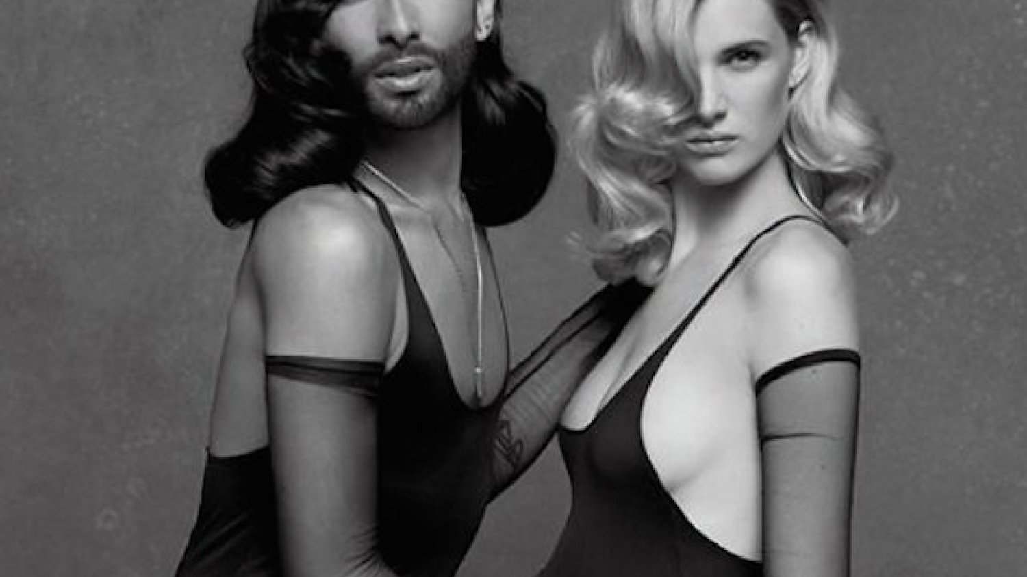 Conchita nową muzą Lagerfelda: "To ikona". Pozuje w bieliźnie i na kolanach u ciężarnej.