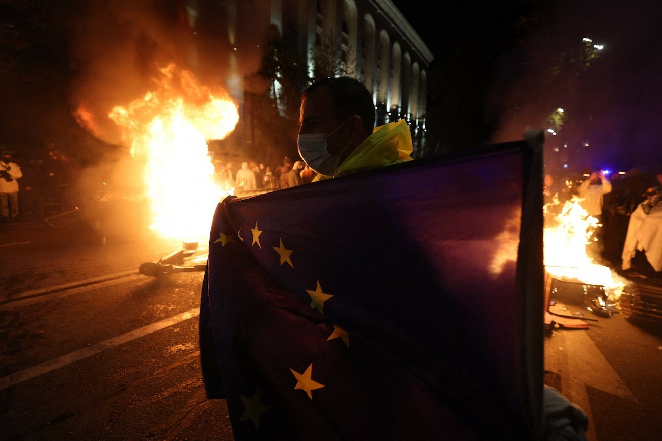 Protesty w Gruzji Protesty w Gruzji po decyzji rządu ws. członkostwa w UE