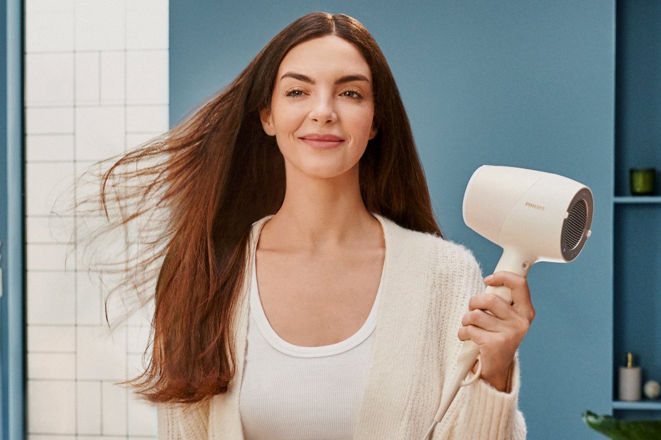 Stylizacja włosów to zaprojektowanie i stworzenie fryzury w określonym stylu. Prezentujemy trzy ogólne zasady, których warto przestrzegać, aby była ona dla nich jak najbardziej przyjazna.