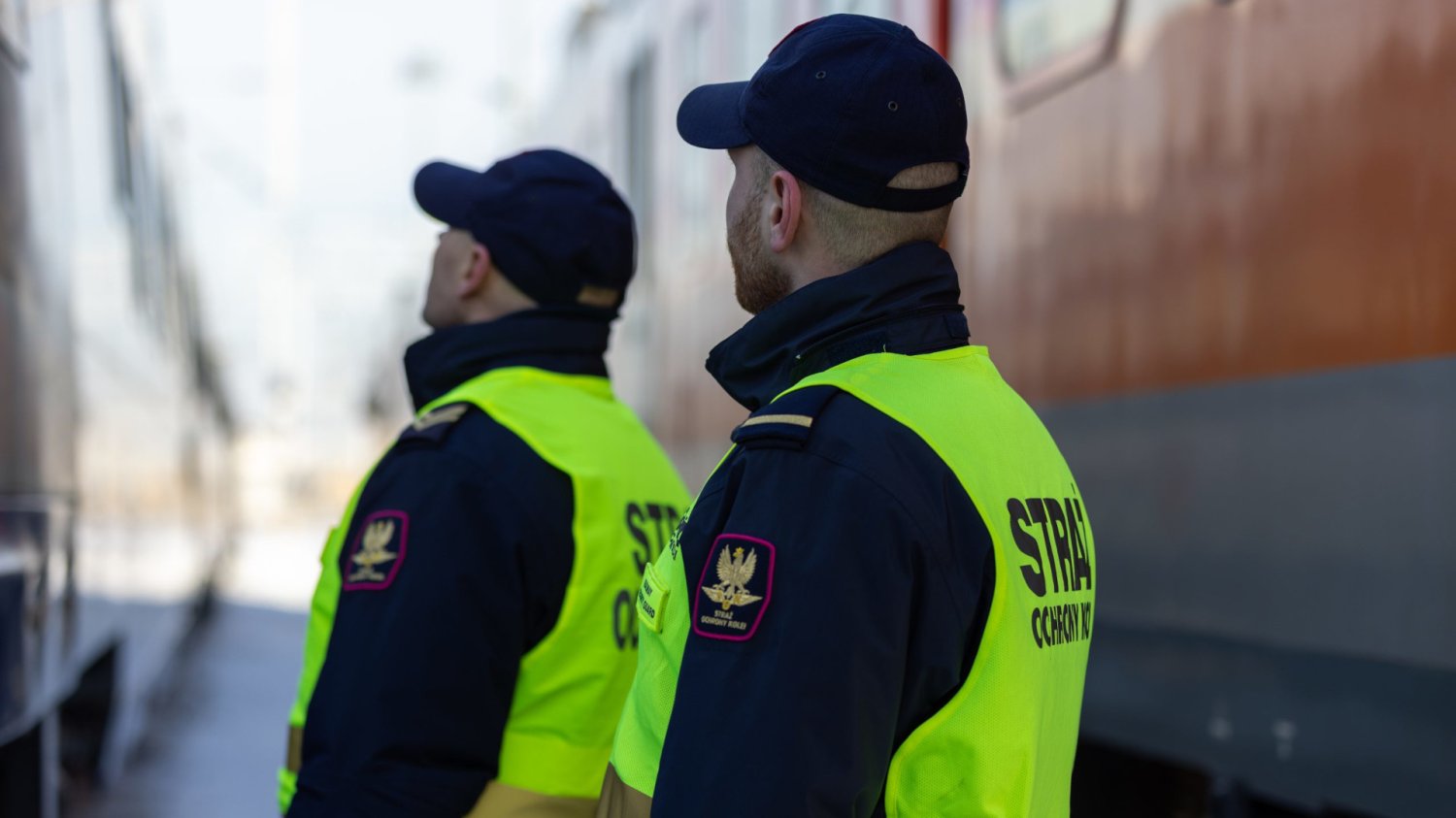 SOK daje pracę od zaraz. Ile zarabia strażnik i jakie ma wymagania? Ile zarabia strażnik SOK? Oferty pracy