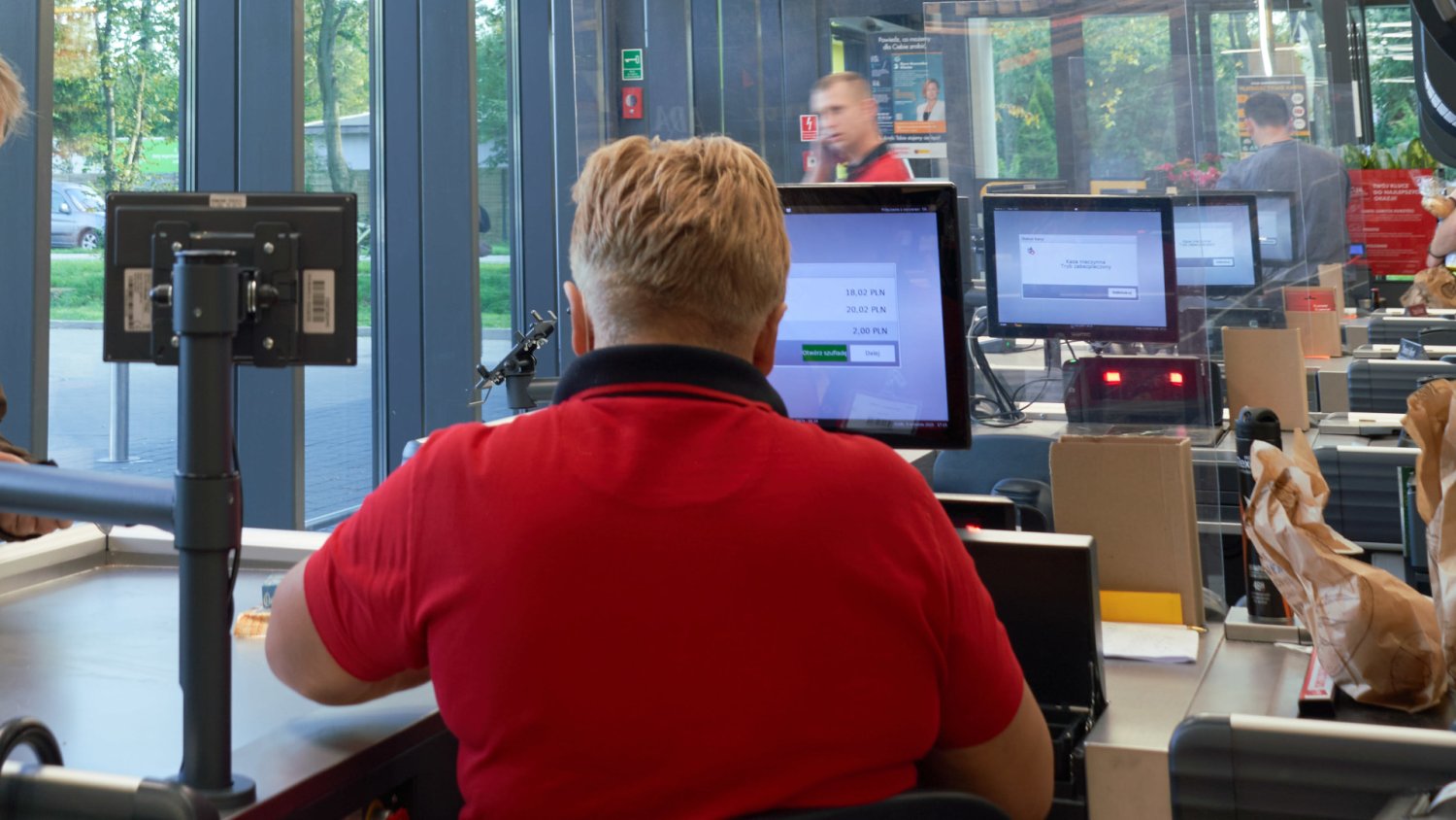 Biedronka daje paczki na święta za 630 zł. Jej pracownikom można zazdrościć