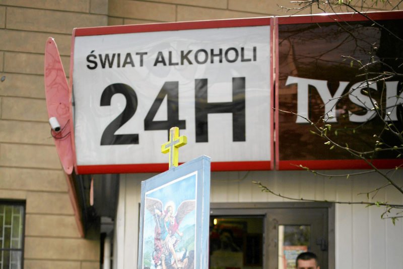 Czy sklepy handlujące alkoholem w Suwałkach nie będą mogły sprzedać nawet piwa po 21.?