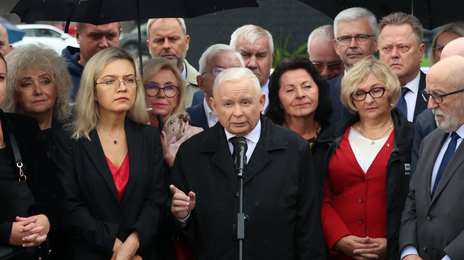 Jarosław Kaczyński na 173. miesięcznicy smoleńskiej wygłosił doprawdy kuriozalną mowę. Na zdjęciu Jarosław Kaczyński na 173. miesięcznicy smoleńskiej
