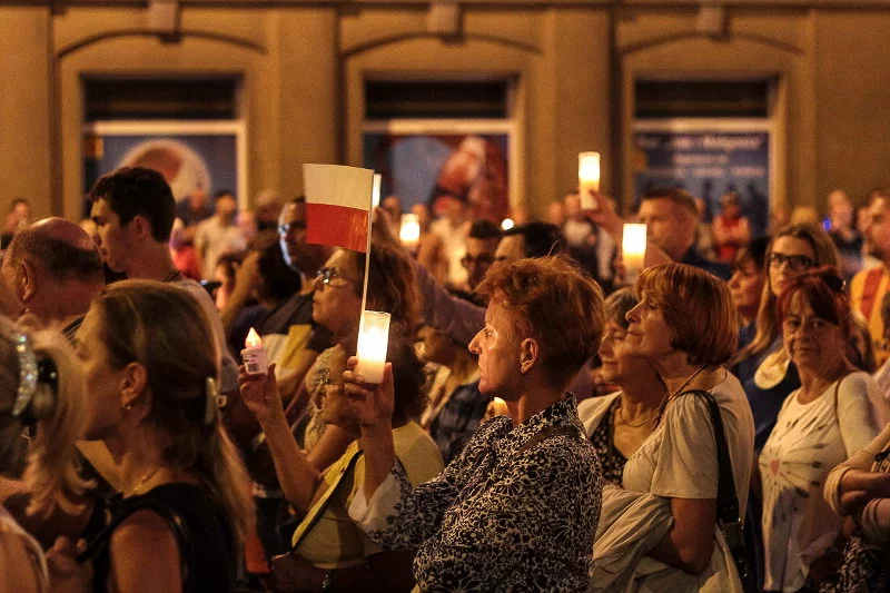 W Kielcach na protest w lipcu zebrał się tysiąc osóļ. Dla pana Artura Hawliczka to było już dużo – w jego miejscowości protestowała garstka.