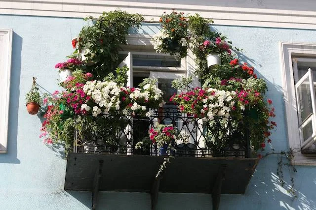 Nawet balkon w starej kamienicy może wyglądać imponująco. Ładny przykład... z Radomia.