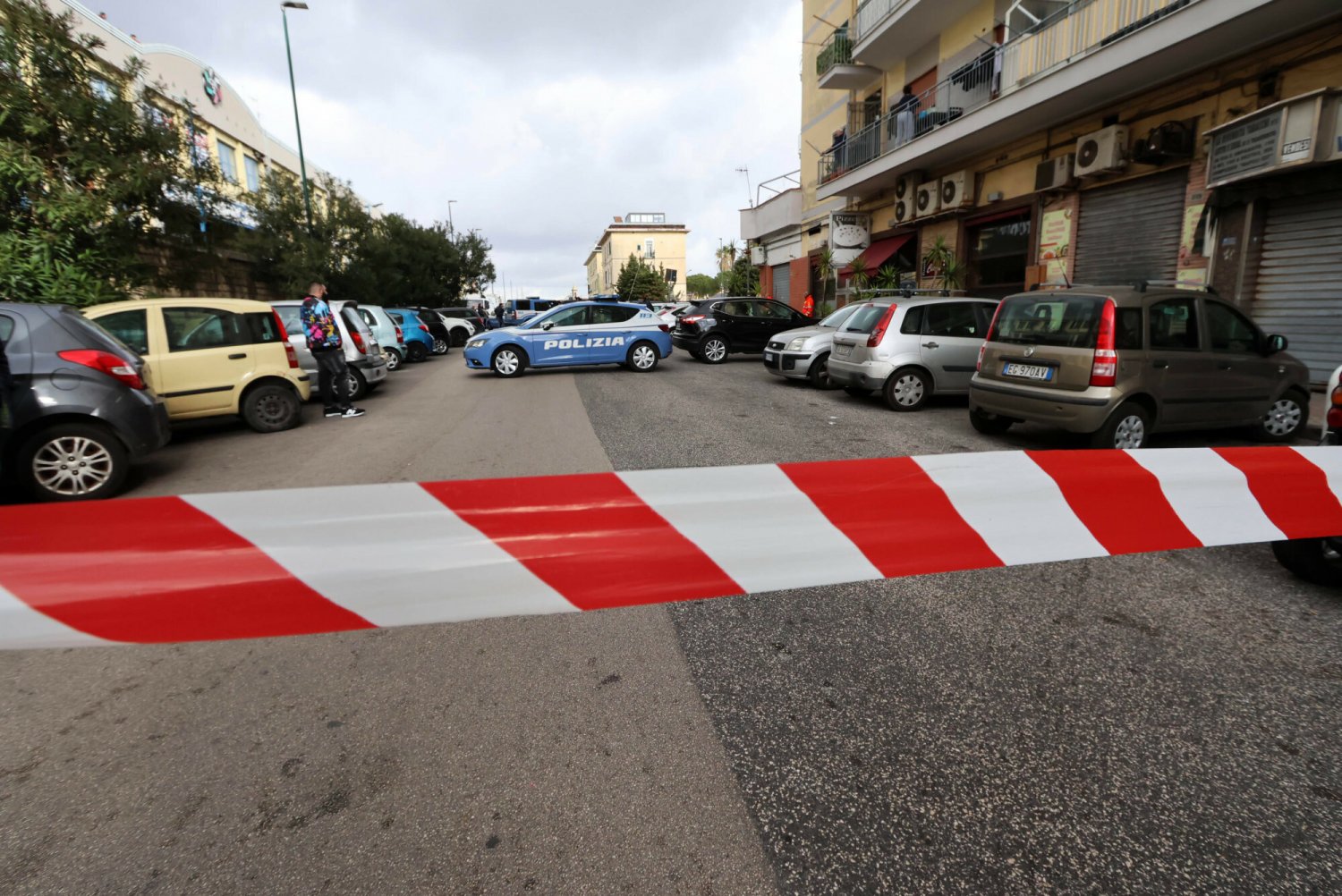 Trzęsienie ziemi we Włoszech. Ludzie w okolicy Neapolu nie chcą wracać do domów Trzęsienie ziemi we Włoszech. Ludzie w okolicy Neapolu nie chcą wracać do domów