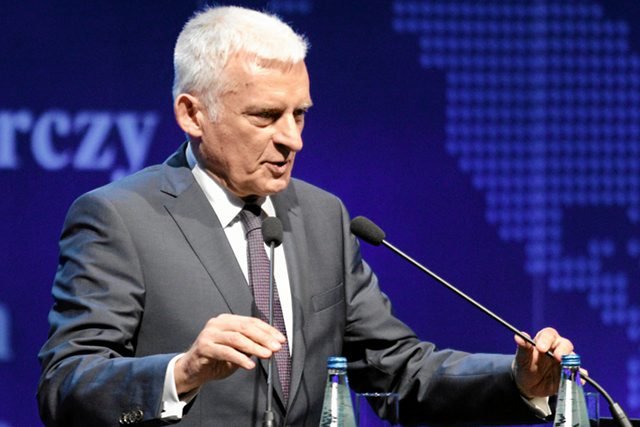 Jerzy Buzek na Twitterze skrytykował słowa Jacka Rostowskiego