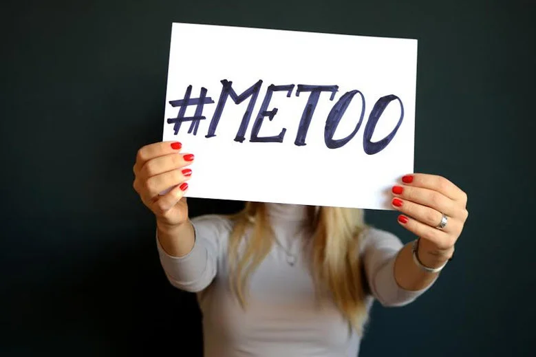 Prokuratura sprawdza, czy dziennikarze Michał Wybieralski i Jakub Dymek popełnili przestępstwo. To pokłosie publikacji "Codziennika Feministycznego" – autorki tekstu zarzuciły im gwałt i molestowanie.