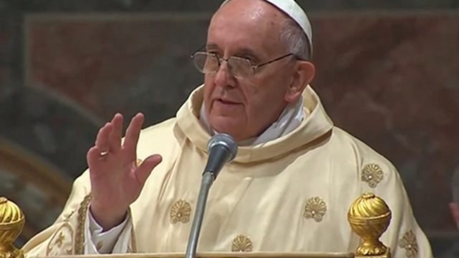 Wyciekły dokumenty, z których wynika, że papież Franciszek chce w Amazonii dopuścić do kapłaństwa żonatych mężczyzn.