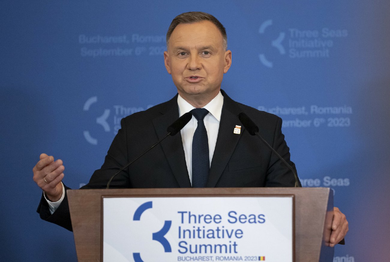 Andrzej Duda wychwalał "alkomat na koronawirusa". Sprawę bada ABW.