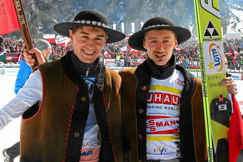W 2011 roku w Planicy Kamil Stoch wygrał, a Adam Małysz zajął trzecie miejsce. Dziś Stoch nawiązuje do sukcesów swojego mistrza