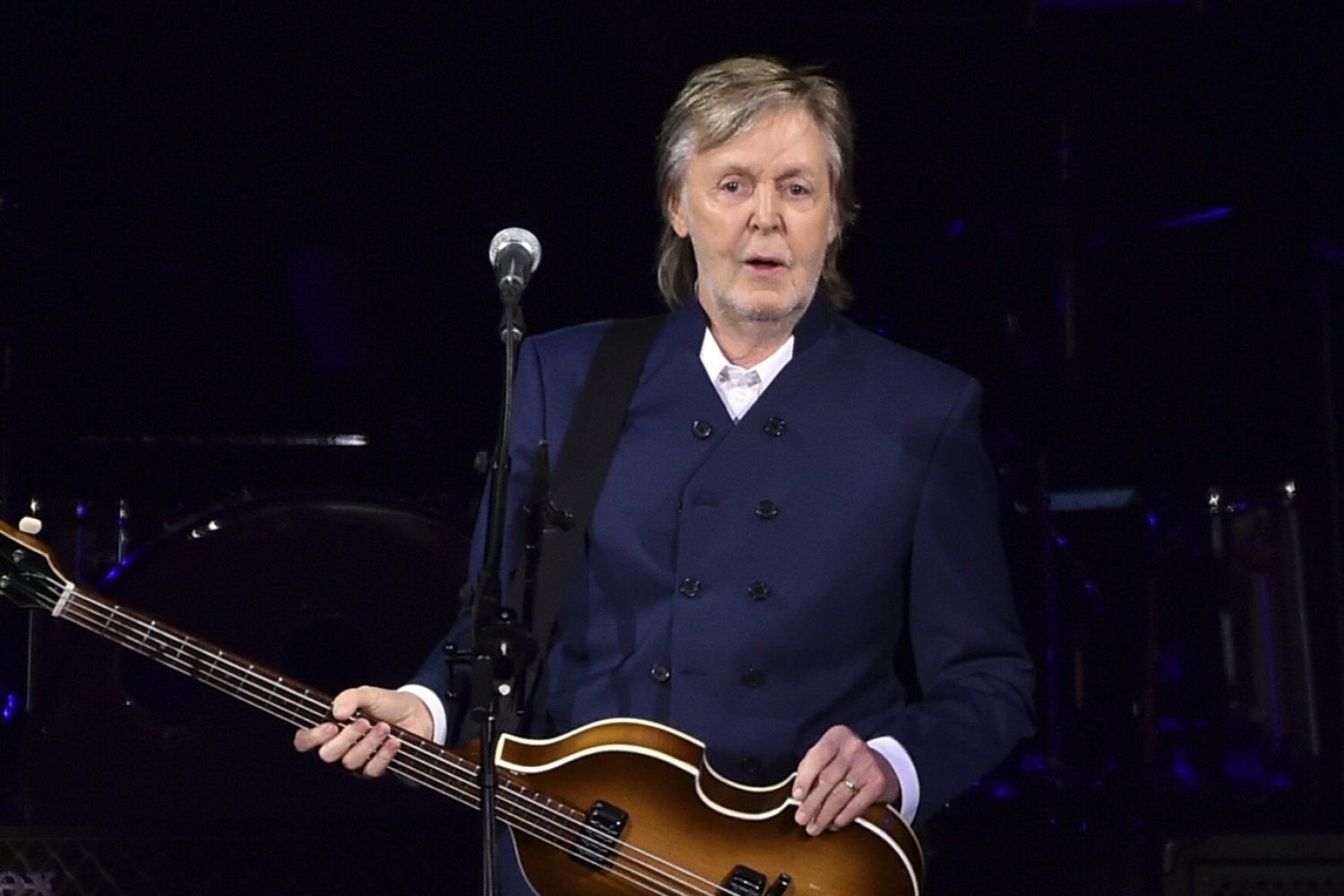 Sir Paul McCartney zdradził, że "Yesterday" to piosenka o jego mamie. Sir Paul McCartney zdradził, że "Yesterday" to piosenka o jego mamie.