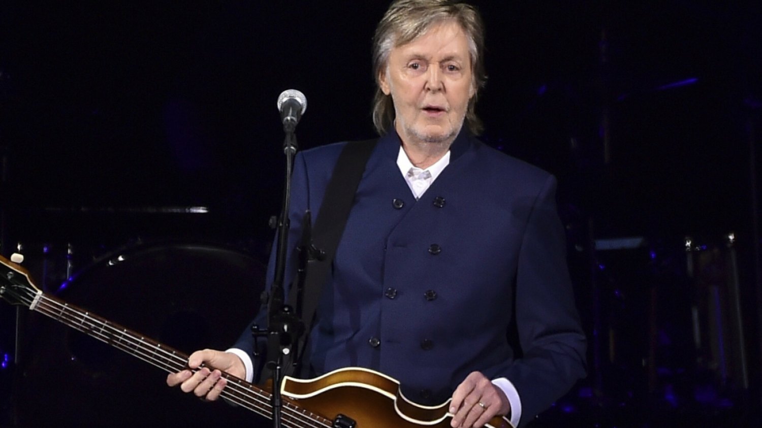 Sir Paul McCartney zdradził, że "Yesterday" to piosenka o jego mamie. Sir Paul McCartney zdradził, że "Yesterday" to piosenka o jego mamie.