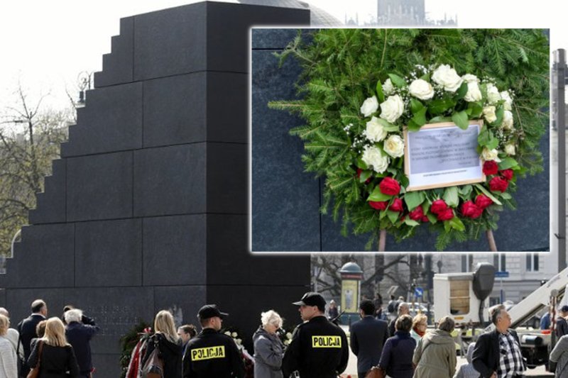 Przy pomniku smoleńskim pojawił się wyjątkowy wieniec. Interweniowała policja