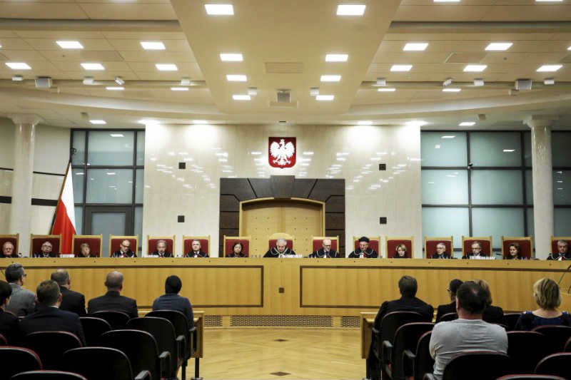 PiS domyka zamach na Trybunał Konstytucyjny.