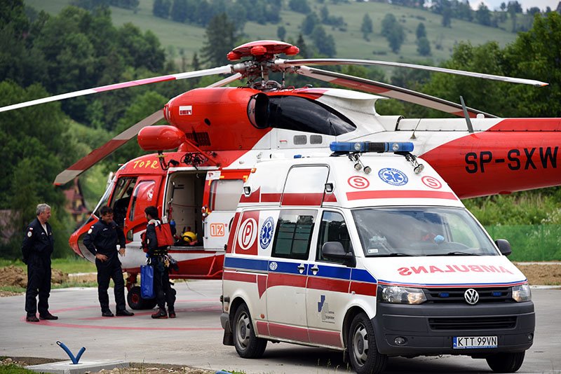 Śmigłowiec Tatrzańskiego Ochotniczego Pogotowia Ratunkowego po akcji.