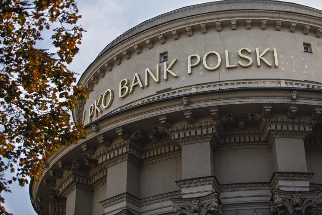 Według projektowanych przepisów największy polski bank PKO BP Zapłaciłby miliard złotych podatku od aktywów. To jedna trzecia zysku tej instytucji