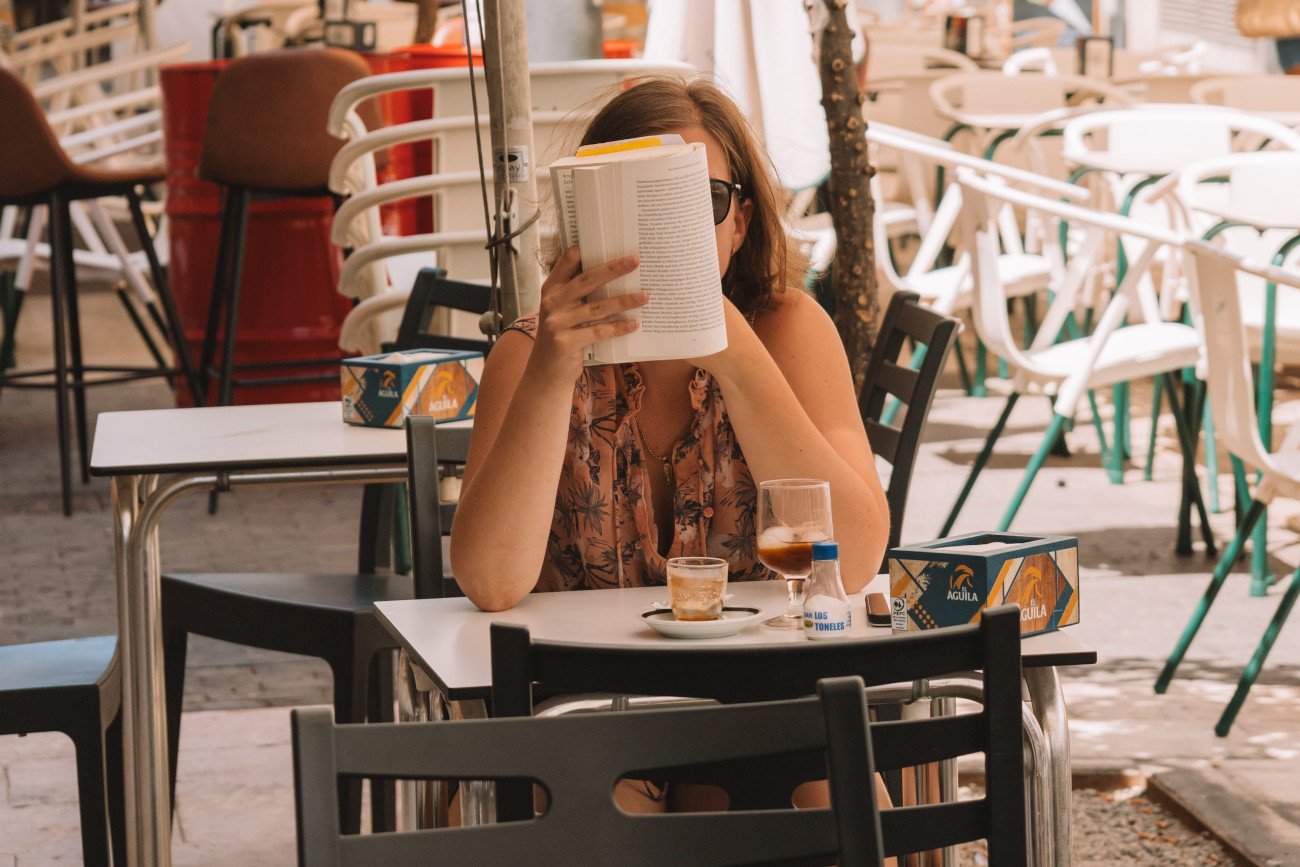 Zgodnie z zasadą przyciągania pozytywne myśli i emocje przyciągają dobre zdarzenia w naszym życiu.