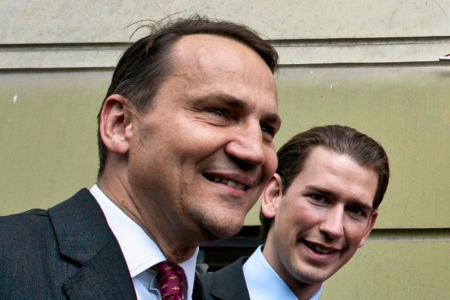 Resort administracji zgodził się na wydzielenie posiadłości Radosława Sikorskiego ze wsi Chobielin