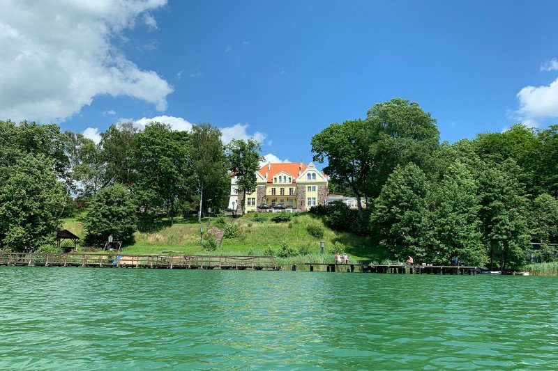 "Ruszaj w Polskę” z Wiejskimi Ziemniaczkami" to akcja, która ma na celu stworzenie wakacyjnej mapy Polski z udziałem bloggerów i influencerów podróżniczych. Oto relacja z wyprawy autorki bloga "Krytyka Kulinarna"