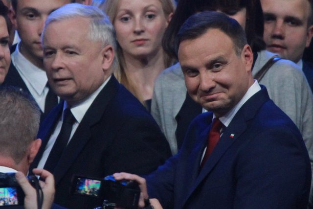 Polacy ufają prezydentowi, ale prezesowi PiS... niekoniecznie.