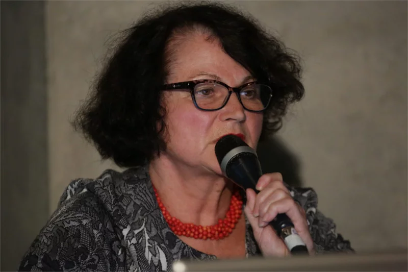 Nina Sankari, współzałożycielka i wiceprezeska Koalicji Ateistycznej, dwukrotna wiceprezeska Polskiego Stowarzyszenia Racjonalistów, współzałożycielka Międzynarodowego Stowarzyszenia Wolnej Myśli, założycielka Europejskiej Feministycznej Inicjatywy w Pols