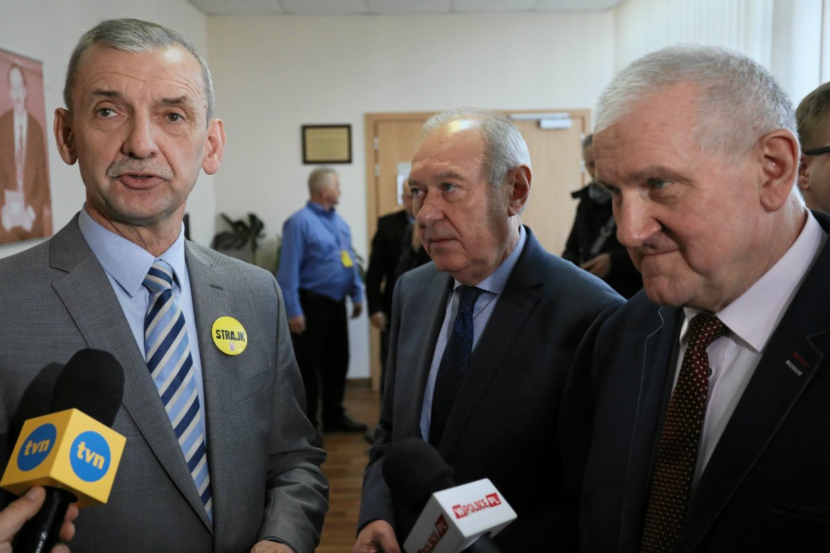 Nauczycielskie związki przedstawiły nowe propozycje podwyżek na rozmowach ze stroną rządową w Centrum Dialogu.