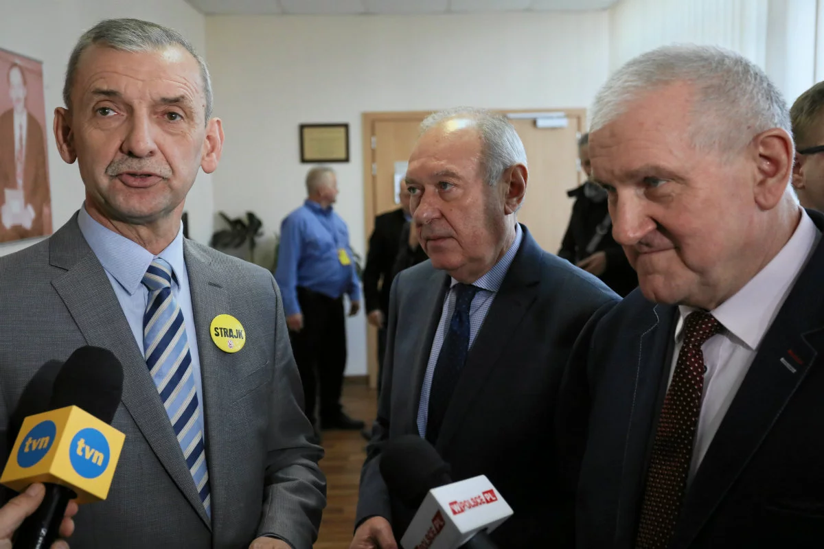 Nauczycielskie związki przedstawiły nowe propozycje podwyżek na rozmowach ze stroną rządową w Centrum Dialogu.