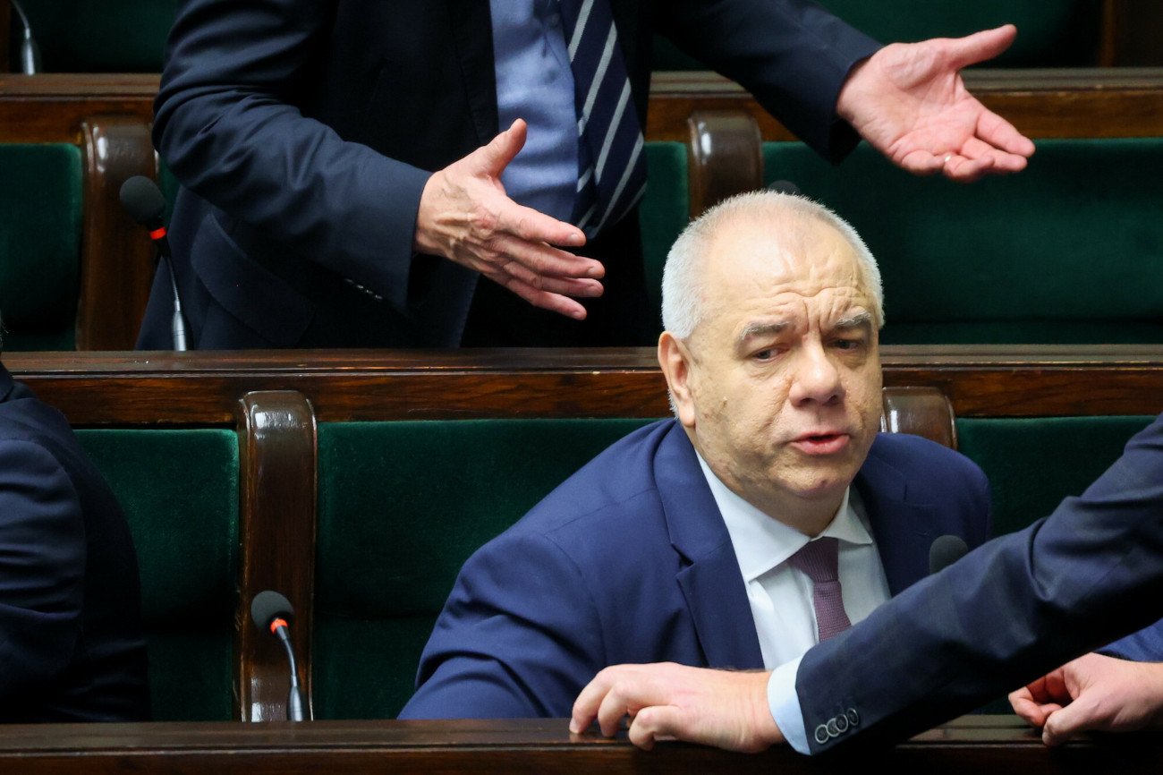 Samorządowcy pomagający PiS-owi w organizacji wyborów nie poniosą za to odpowiedzialności.