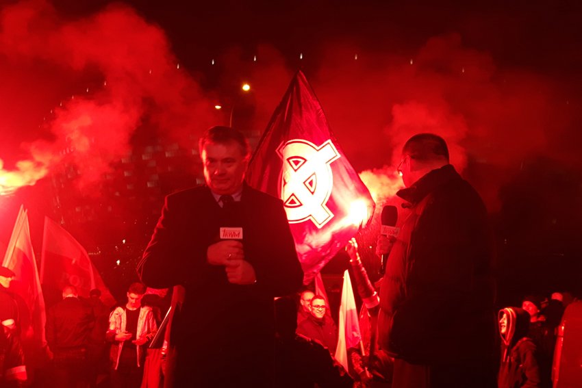 Dyrektor szkoły w Stalowej Woli zachęcała do zapisywania się do ONR.