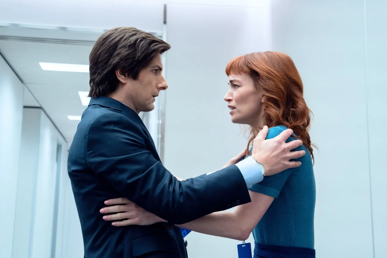 Adam Scott i Britt Lower w serialu "Rozdzielenie"