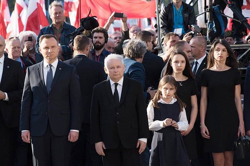 Prezydent Andrzej Duda wygłosił długie przemówienie pod Pałacem Prezydenckim.