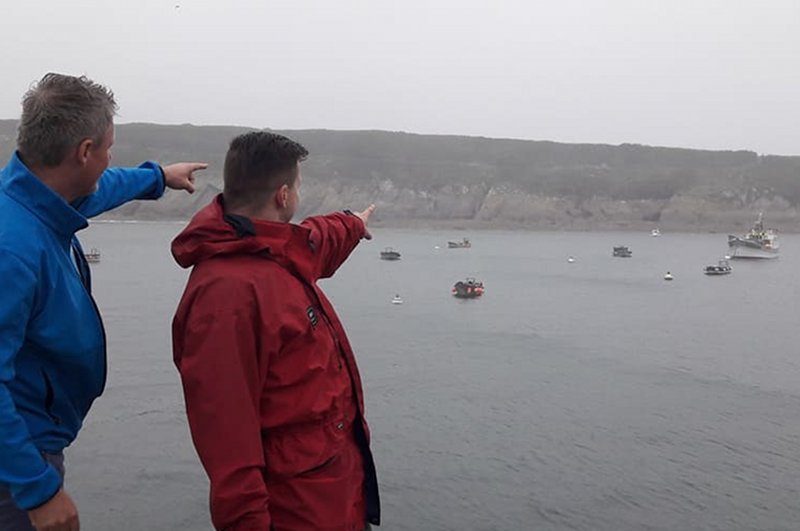 Polak dokonał niewiarygodnego wyczynu. Po raz trzeci pokonał Ocean. Na francuskim brzegu na Aleksandra Dobę czekali bliscy i fani. Dopingowali go w ostatnich metrach liczącej ponad 4 tys. mil morskich podróży. Gratulacje!