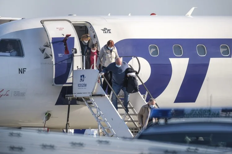 Rzecznik rządu Piotr Mueller zapowiada powrót niektórych obostrzeń w związku z epidemią koronawirusa.