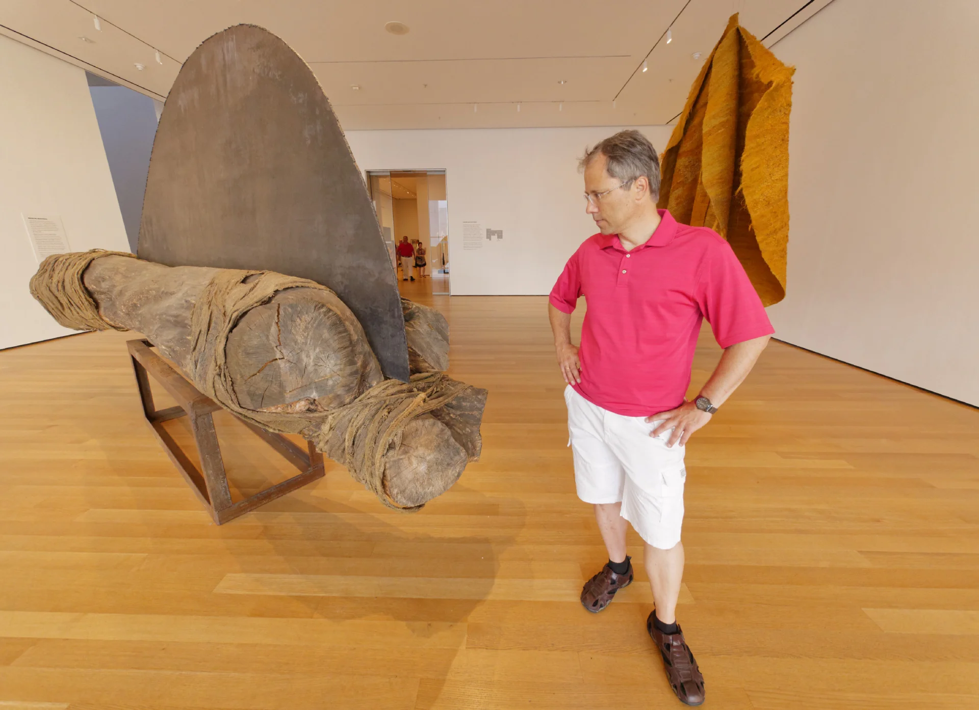 Rzeźba Magdaleny Abakanowicz "Winged Trunk"