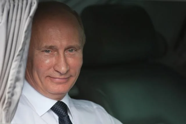 Władimira Putina musi cieszyć pojawienie się nad Wisłą polityków, którzy chcą pomóc w obronie jego interesów.