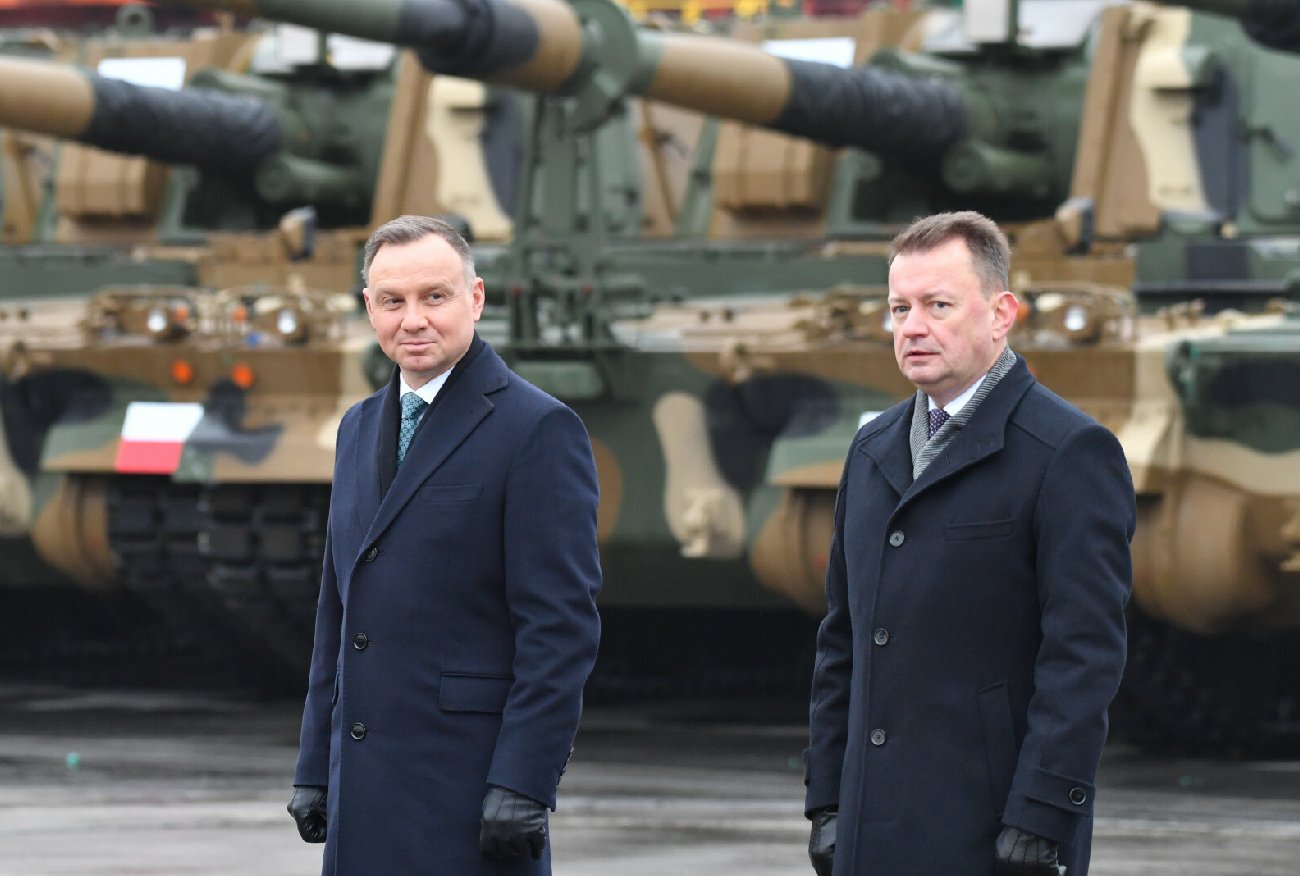 Błaszczak i Duda pozują na tle czołgów K2. Generał ostro o wydatkach.