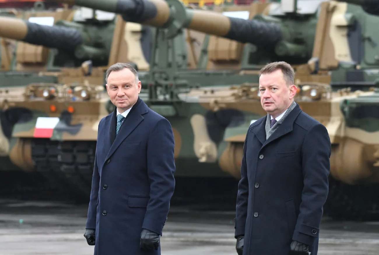 Błaszczak i Duda pozują na tle czołgów K2. Generał ostro o wydatkach.