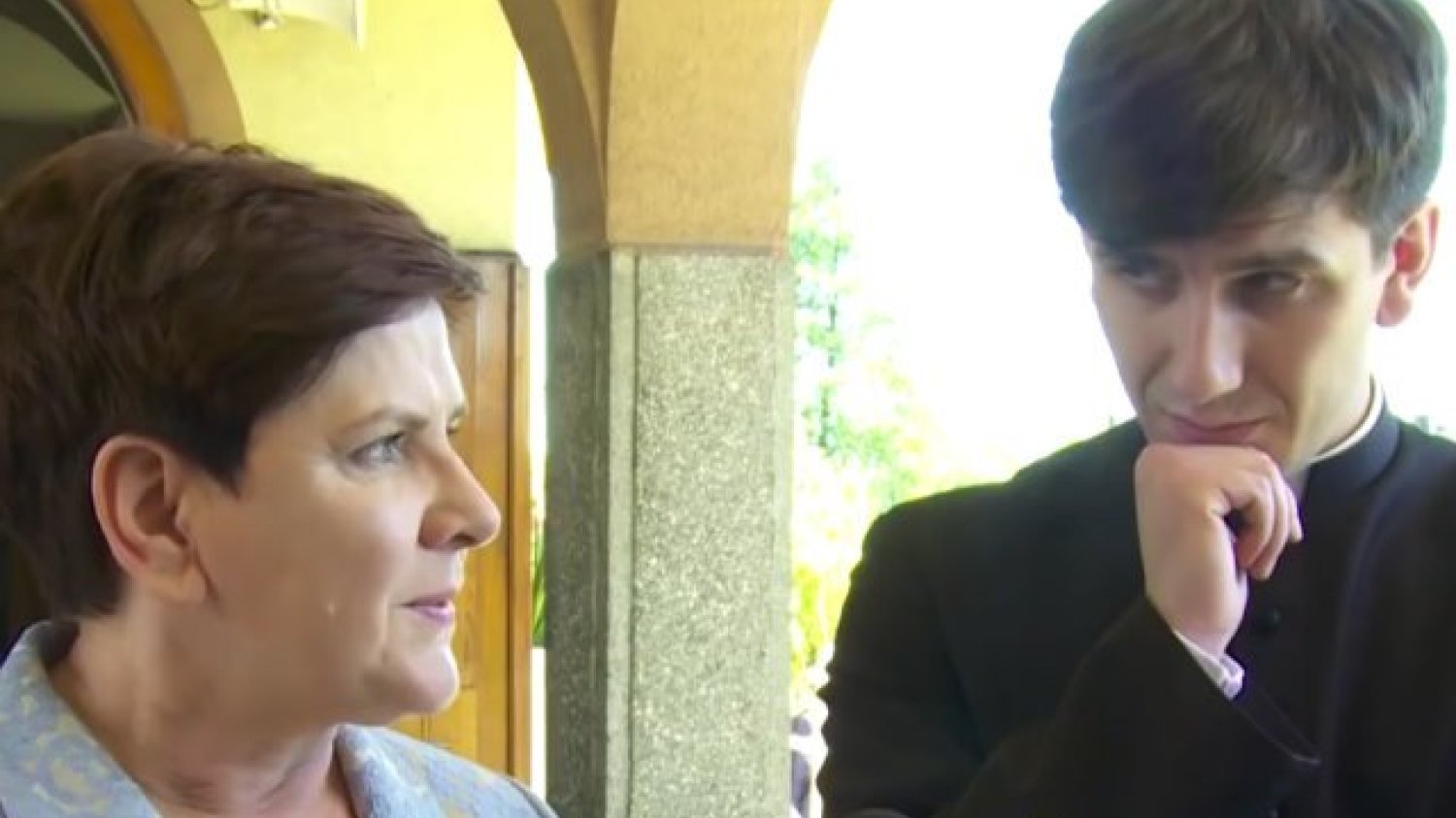 Tymoteusz Szydło od początku został wciągnięty w polityczną grę. Trudno będzie mu zerwać z wizerunkiem "księdza z okładki".